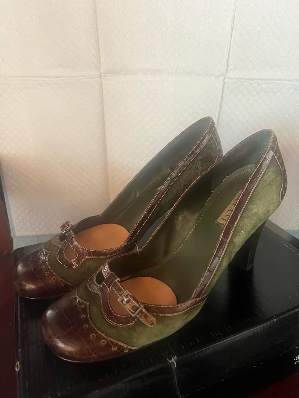 Vintage Andrea Collection Mary Jane Pumps – Brown Croc Embossed & Olive Green –